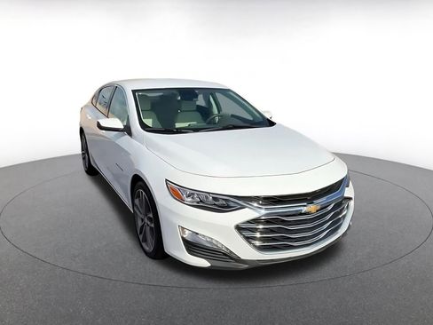 Used 2024 Chevrolet Malibu LT image 3