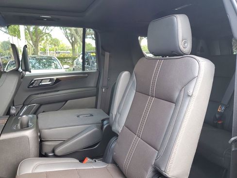 Used 2026 Chevrolet Suburban High Country AWD/4WD image 12