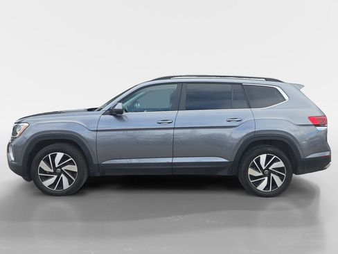 Used 2024 Volkswagen Atlas SE image 2