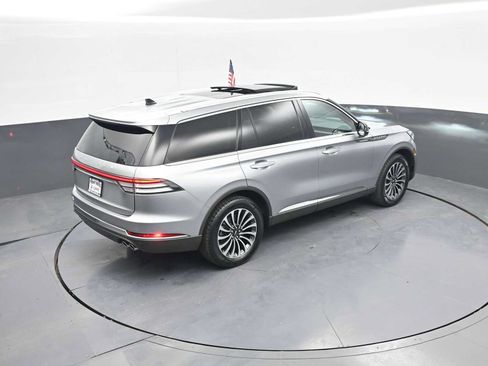 Used 2023 Lincoln Aviator AWD w/ Premium Package image 39