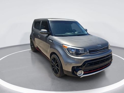 Used 2018 Kia Soul ! FWD image 2