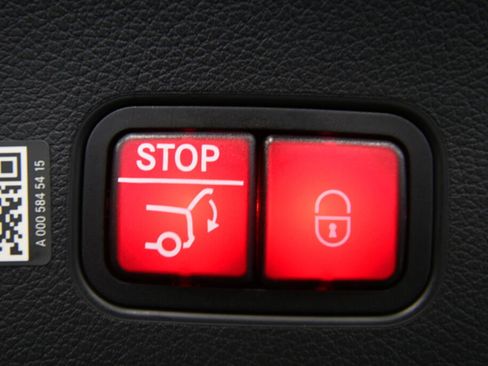 Used 2025 Mercedes-Benz GLC 300 4MATIC image 26