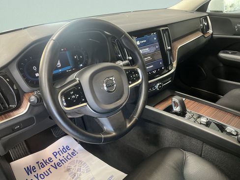 Used 2025 Volvo V60 B5 Cross Country Plus image 14