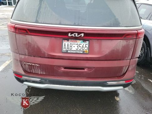 Used 2024 Kia Carnival EX image 10
