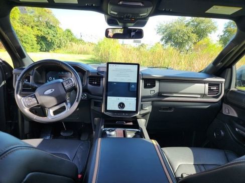 Used 2022 Ford Expedition Platinum image 28