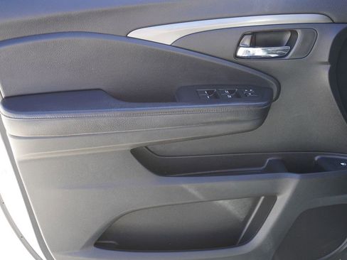 Used 2018 Honda Pilot LX image 25