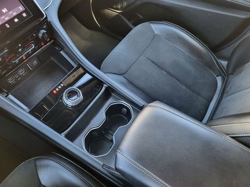 Used 2024 Jeep Grand Cherokee L Laredo image 15