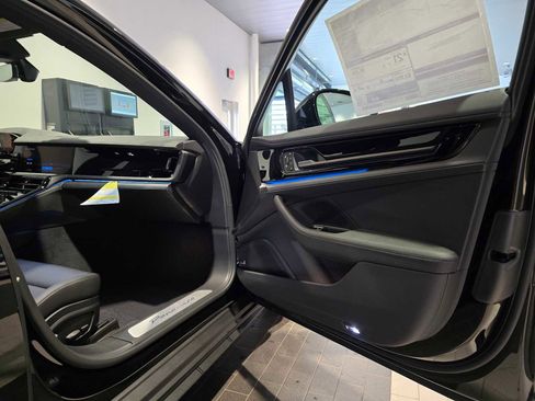 New 2026 Porsche Panamera image 12