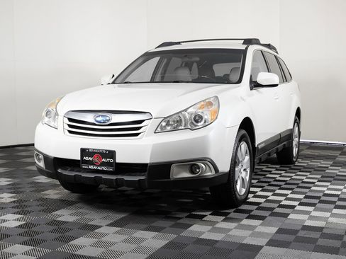 Used 2012 Subaru Outback 2.5i Premium w/ All-Weather Pkg image 2