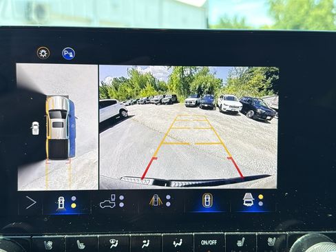 Used 2024 Chevrolet Colorado ZR2 w/ ZR2 Convenience Package III AWD/4WD image 20