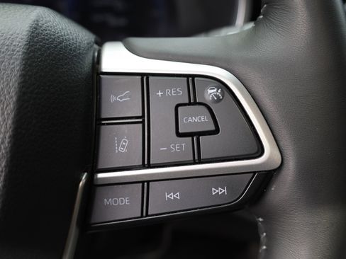 Used 2025 Toyota Highlander Limited AWD/4WD image 27