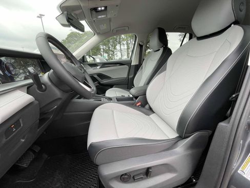 New 2026 Volkswagen Tiguan SE FWD image 18