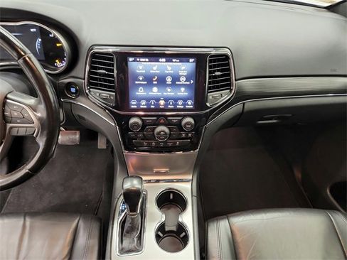 Used 2021 Jeep Grand Cherokee Limited image 25