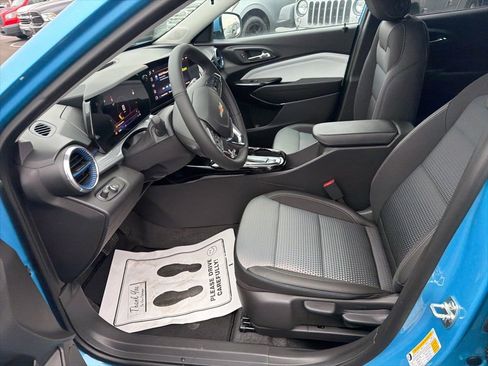 New 2026 Chevrolet Trax LT w/ Driver Confidence Package image 12