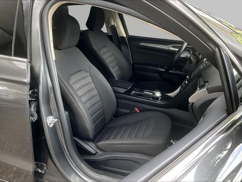 Used 2020 Ford Fusion SE FWD image 9