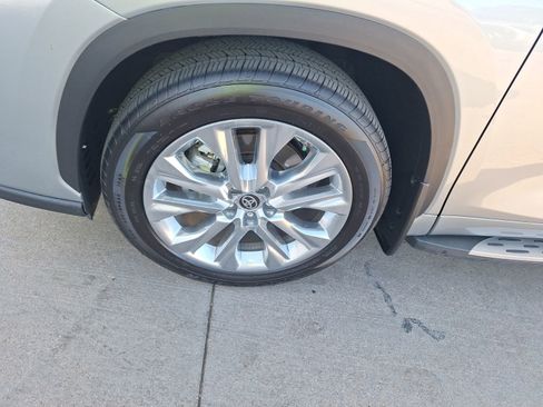 Used 2025 Toyota Highlander Limited image 11