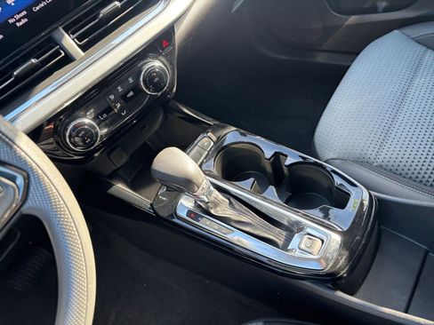 Used 2025 Chevrolet Trax LT image 40