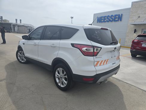 Used 2017 Ford Escape SE image 5