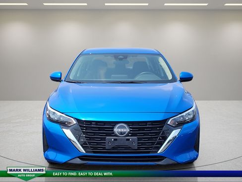 Used 2025 Nissan Sentra SV FWD image 9