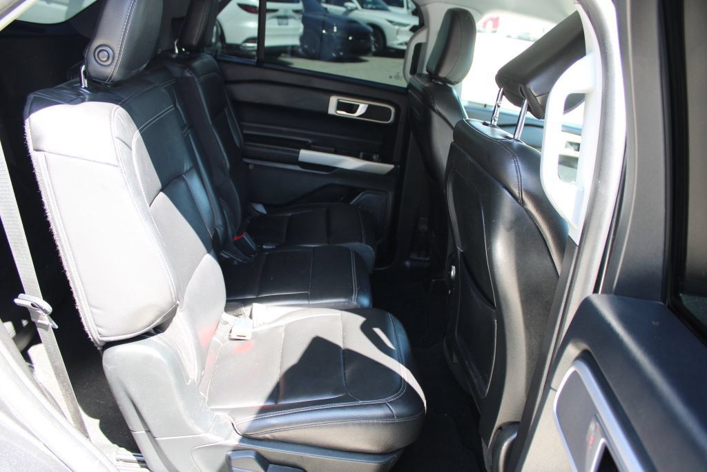 Used 2020 Ford Explorer XLT w/ Equipment Group 202A RWD image 13