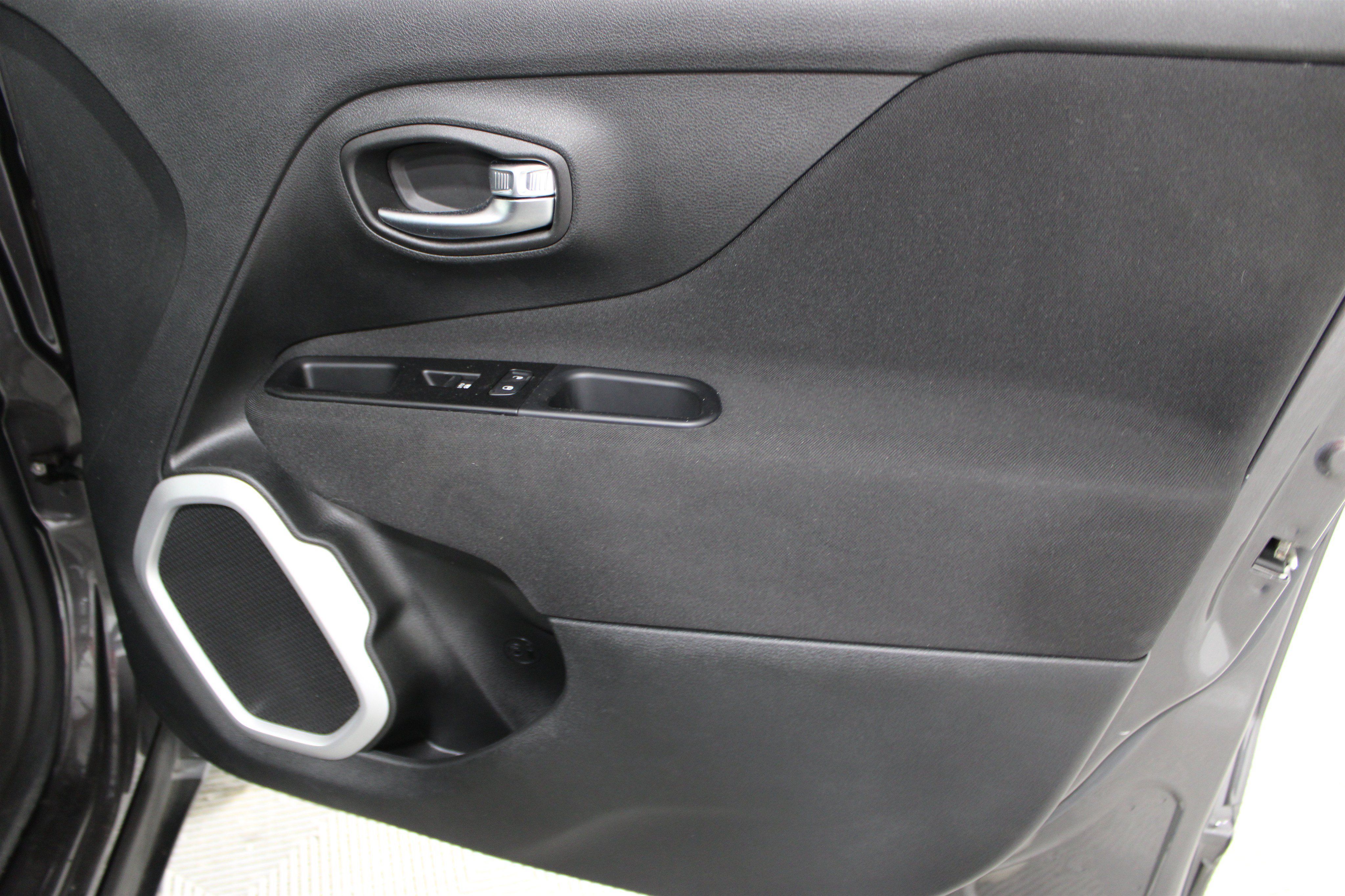 Used 2021 Jeep Renegade Latitude w/ Convenience Group FWD image 32