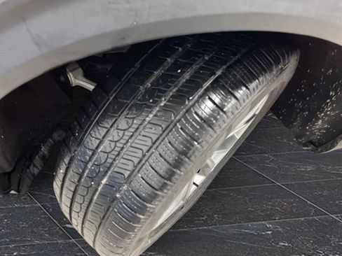 Used 2023 Ford Explorer Limited image 38