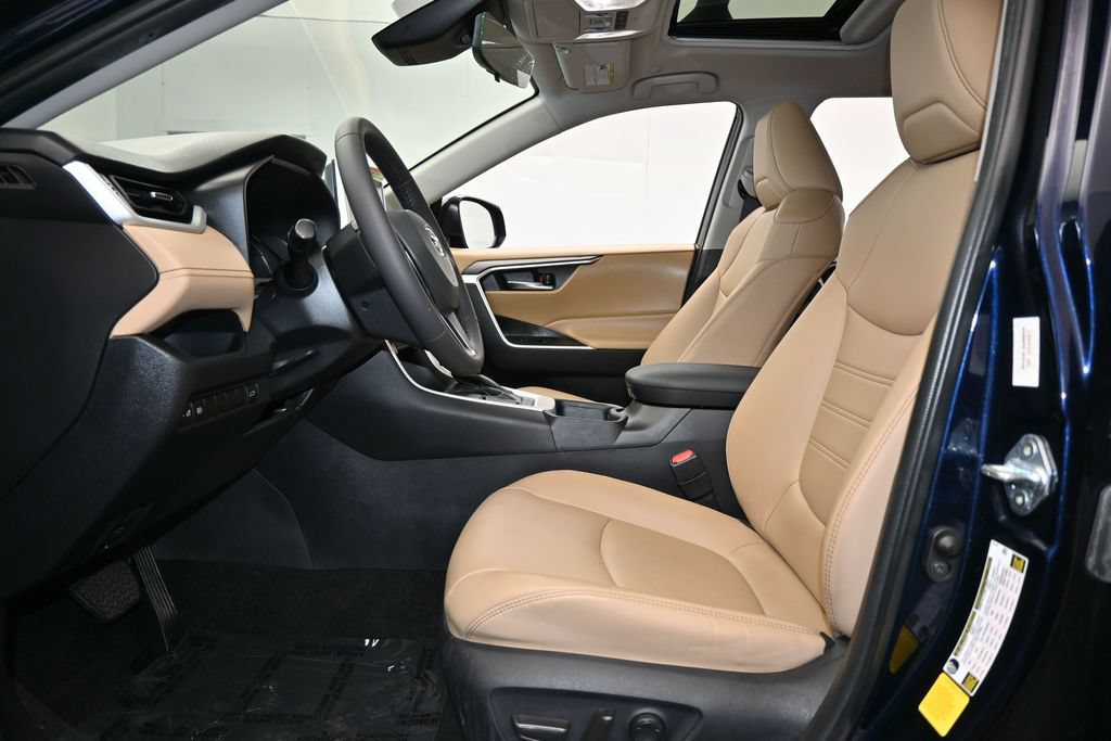 Used 2025 Toyota RAV4 XLE Premium FWD image 11