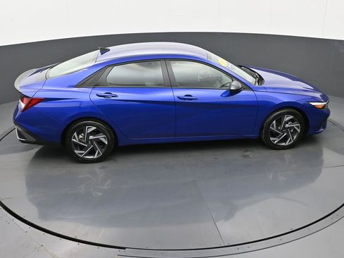 Certified 2025 Hyundai Elantra Sport image 30