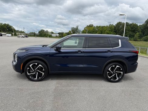 Used 2024 Mitsubishi Outlander SEL AWD/4WD image 2