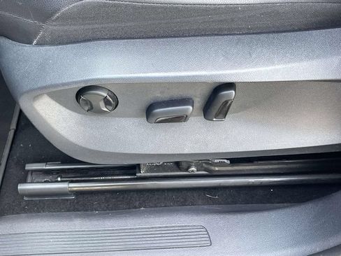 Certified 2023 Volkswagen Tiguan SE FWD image 18