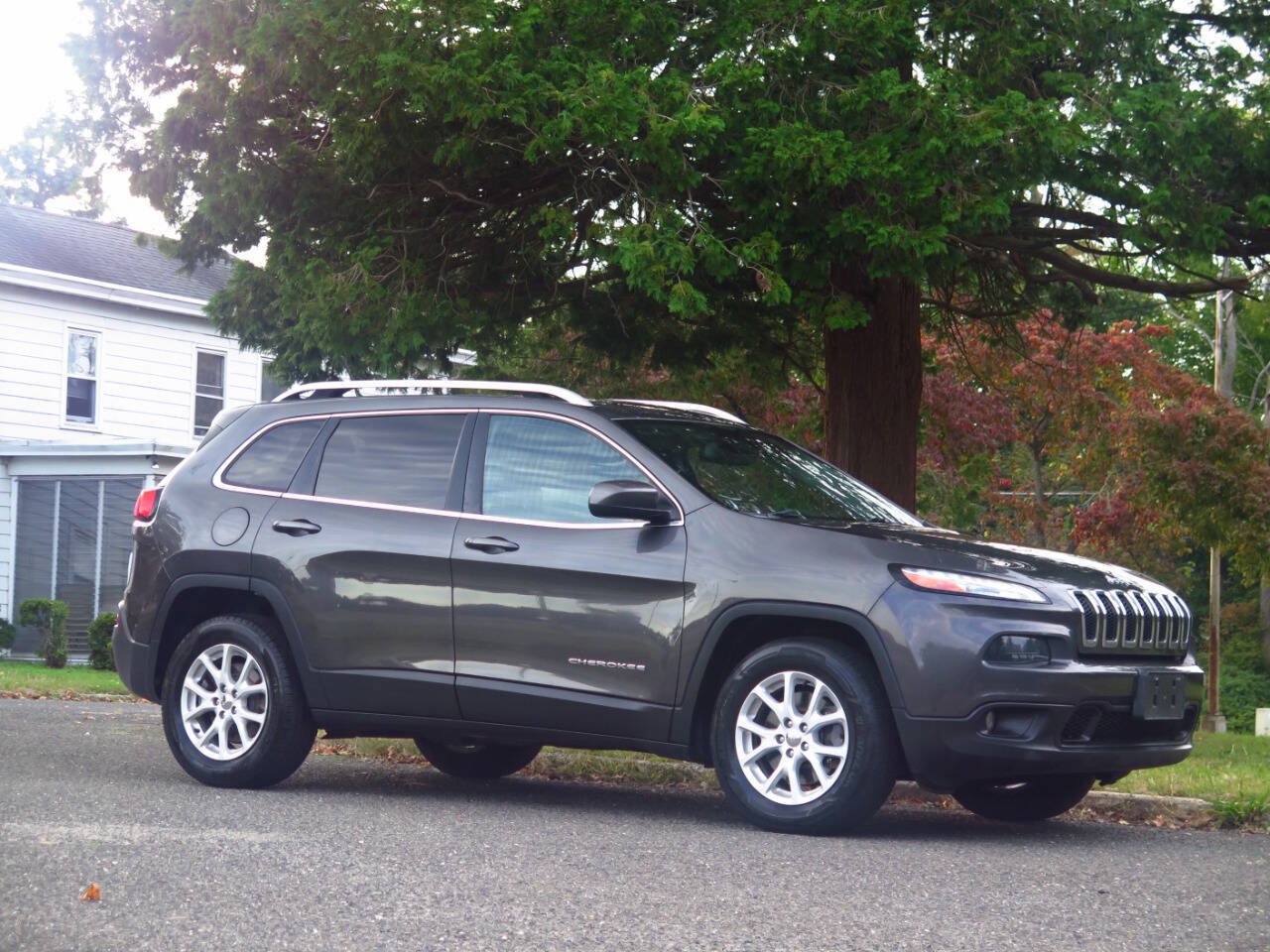 Used 2016 Jeep Cherokee Latitude AWD/4WD image 6