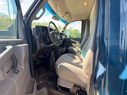Used 2019 Chevrolet Express 3500 w/ Power Convenience Package RWD image 15