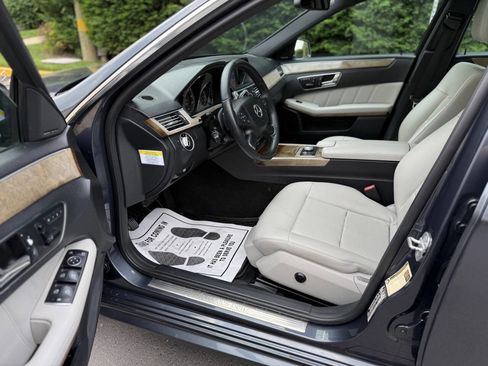 Used 2011 Mercedes-Benz E 350 4MATIC Sedan image 21