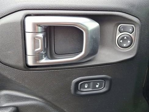 Used 2023 Jeep Wrangler Unlimited Rubicon image 13