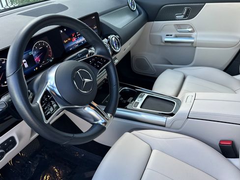 Certified 2025 Mercedes-Benz GLA 250 4MATIC image 10