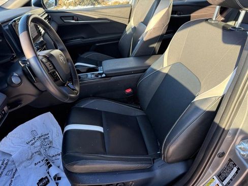 Used 2025 Toyota Camry SE image 16