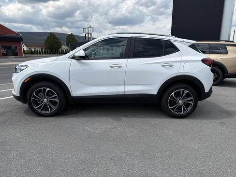 Used 2022 Buick Encore GX Select AWD/4WD image 7
