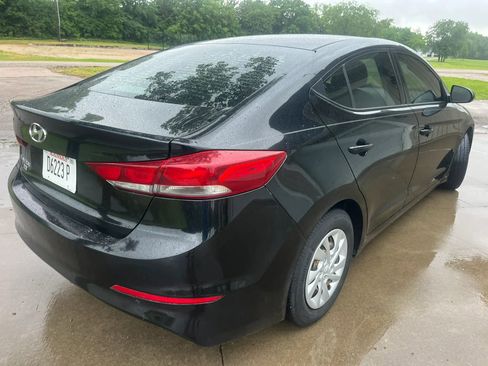 Used 2018 Hyundai Elantra SE FWD image 11