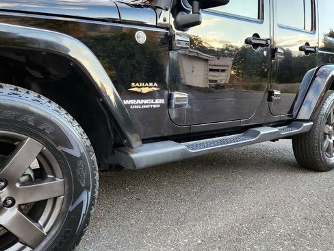 Used 2015 Jeep Wrangler Unlimited Sahara AWD/4WD image 9