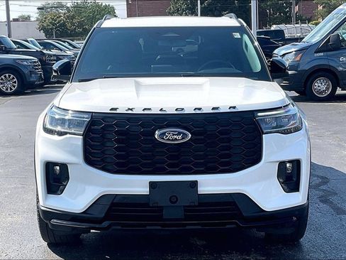 Used 2025 Ford Explorer ST-Line w/ Premium Package AWD/4WD image 2