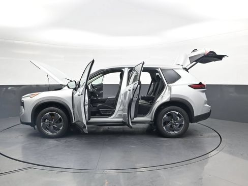 Used 2025 Nissan Rogue SV FWD image 51