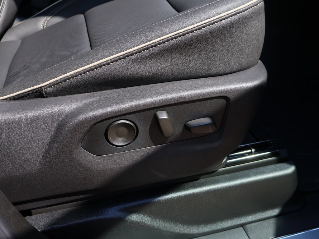 New 2026 GMC Yukon Elevation w/ LPO, Floor Liner Package AWD/4WD image 9