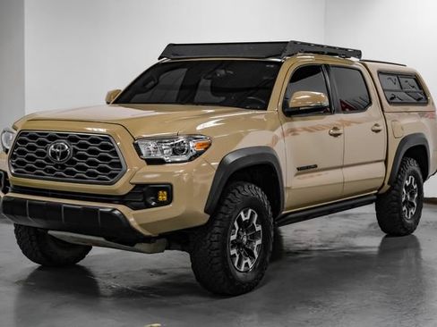 Used 2020 Toyota Tacoma TRD Off-Road w/ Advanced Technology Package AWD/4WD image 6