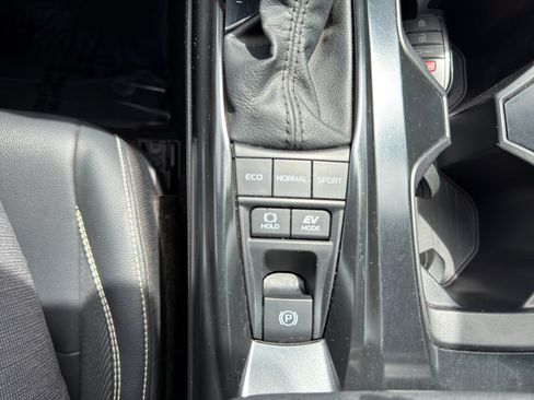 Used 2025 Toyota Camry SE FWD image 16