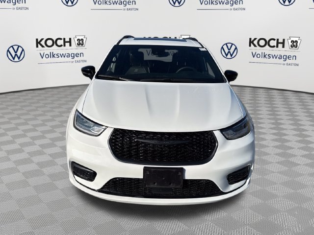 Used 2025 Chrysler Pacifica Limited FWD image 2