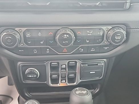 New 2026 Jeep Wrangler Unlimited Sahara AWD/4WD image 6