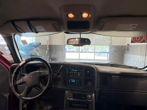 Used 2006 Chevrolet Silverado 1500 LT w/ Light Duty Power Package AWD/4WD image 13