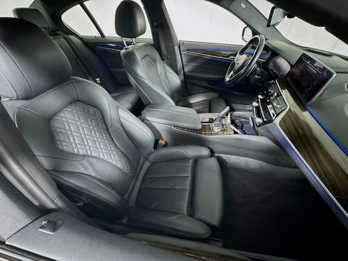 Used 2022 BMW 530i xDrive w/ Premium Package image 28