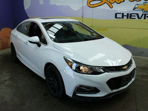 Used 2018 Chevrolet Cruze Premier image 4