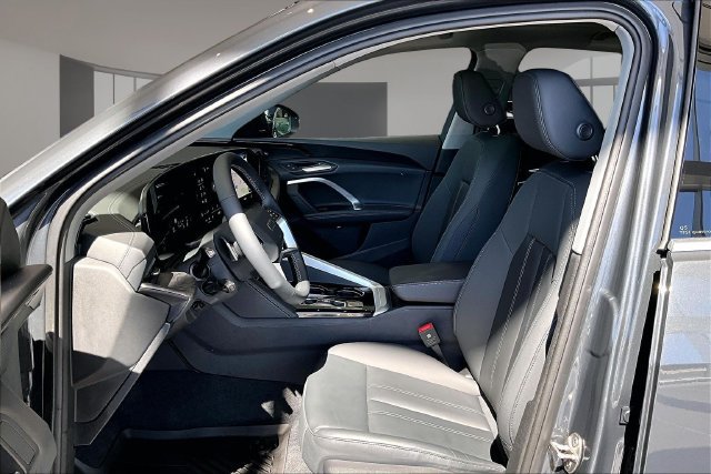 Used 2025 Audi Q5 Premium w/ Convenience Package AWD/4WD image 21